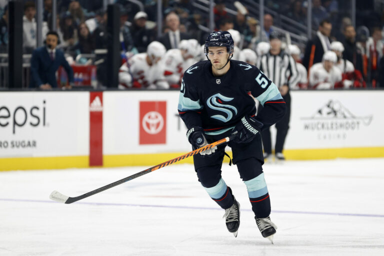 3 Takeaways pochádzajúci z 6-2 víťazstva Sea Serpent nad Blackhawks – Hokejový spisovateľ