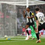 Alexander Isak pomáha pri víťazstve s hrnčekom Newcastle v hre Newcastle.