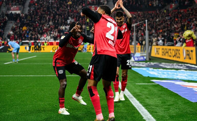 Bayer Leverkusen porazil Bochum, aby udržal horúci na pätách Bayern Mníchov
