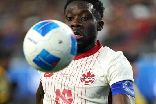Bayern Mníchov ohrozuje riziko futbalu v Kanade spolu s právnymi krokmi týkajúcimi sa zranenia Daviesa 
