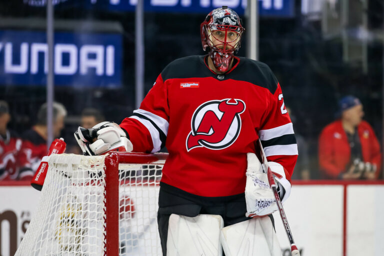 Devils & Blaze Investing Jacob Markstrom pomáhal obom GMS – hokejovým spisovateľom – novým bundom Devils