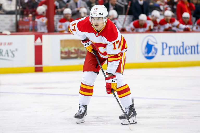 Dopyt po Calgary Blaze na zvládnutie bojov Yegor Sharangovich – hokejových spisovateľov – Calgary Blazes