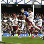 Everton bol schopný ušetriť bod proti West Ham, aby v sobotu nakreslil 1-1 v Goodison Parku