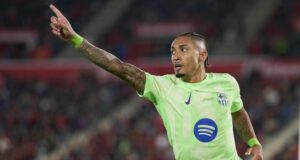 Hansi Flick uznáva Raphinha starosti s bojom Atletico Madrid 

