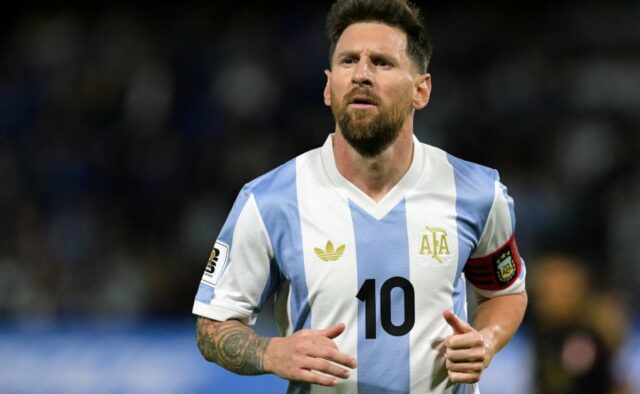 Lionel Messi zranil, keď Argentína zistila, že sa nachádza hrnček Fifa Globe Spot 
