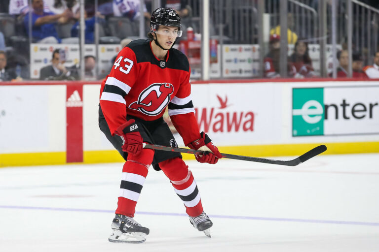 Luke Hughes Evil Ones Prijal vylepšené účty – hokejí spisovatelia – noví bunda Devils