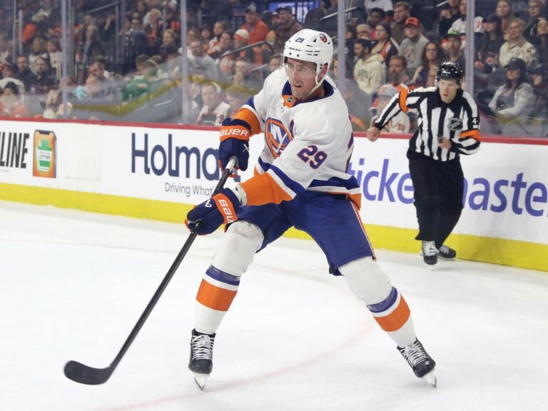 Monitorovanie 5 ostrovanov, pretože Brock Nelson Exchange – hokejí spisovatelia – Big Apple Islanders