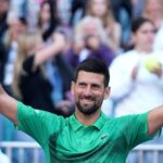 Novak Djokovic prestávky na klesanie a tiež mŕtve zahrieva legendárny súbor Rafael Nadal