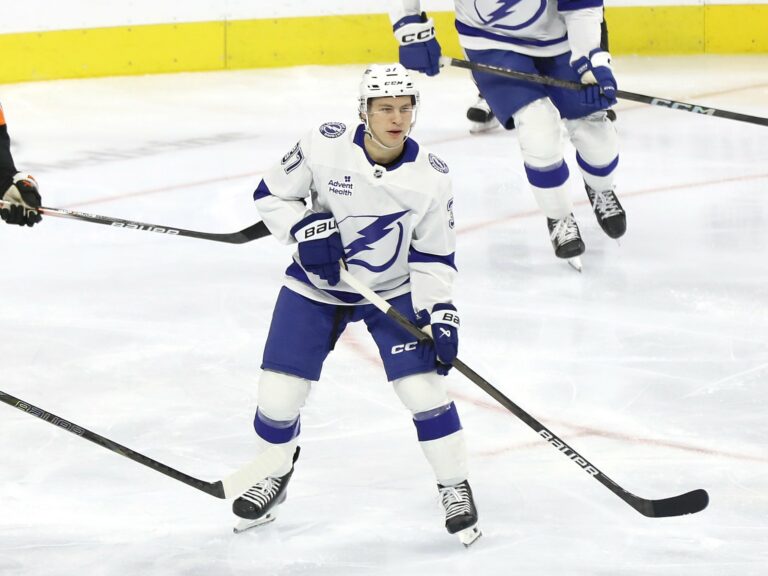 Účinok Yanni Gourde v jeho návrate do Super – Hokejový spisovateľ – Tampa Fl Super