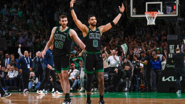 35-bodové večerné pomôcky Jayson Tatum 
