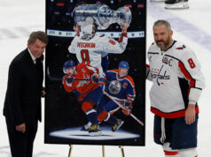 Alex Ovechkin, Wayne Gretzky diskutuje o minútu po Ovechkinovom historickom 895. cieli: „Skutočne som si istý, že v skutočnosti získa ďalšie ciele ako to“ Download app from appStore