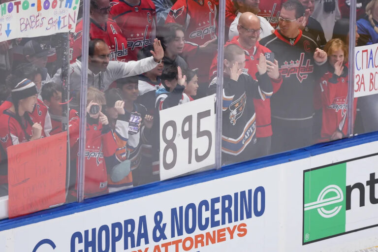 Alexander Ovechkin prechádza Wayne Gretzky: Prečo to v skutočnosti určite nie je váš štandardný dokument, ktorý je skutočne prasknutý