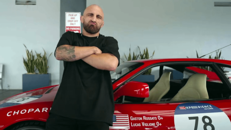 Alexander Volkanovski dostal rýchle auto