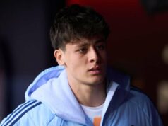 Foto: Fanúšikovia Realu Madrid odhalili transparent pre Ardu Gülera Arda Güler posiela správu Federico Valverde po senzačnom originálnom Madride Victor vs Sports