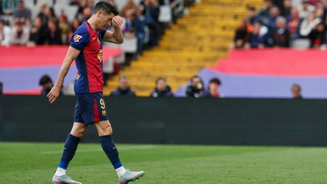 Barcelonský Robert Lewandowski je nahradený (AP)