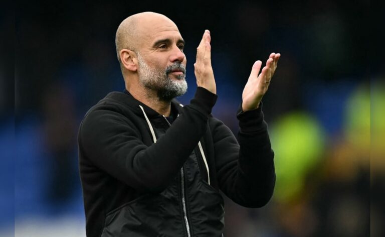 FA MUG MAGNIFENCE NEBUDE VYBAVENIE ZOBRAZENÉHO OBDODENIA Manchester City: Pep Guardiola