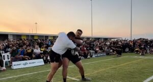 Liga Runnit Championship vidí, že športovci prepadajú do seba pred sebou pred burácajúcimi davmi, ktorí prichádzajú na masívne zrážky