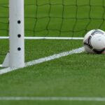 Futbalista mŕtvy o 21. po utrpení zranenia hlavy pri zrážke počas hry