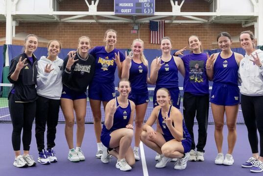 Huskies Ladies's Tennis Triumphant v poslednom rutinnom období 
