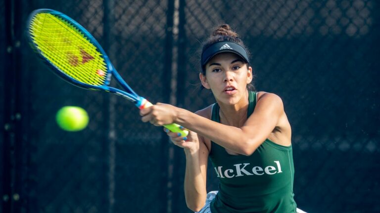 Hutto 3 rašelinky vedie McKeel Girls k titulu okresu tímu