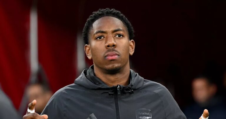 Informácie o nástroji: Myles Lewis-Skelly vľavo „Ohromenú“ ako celebrita Atletico Madrid Eye Gunners Celebrity