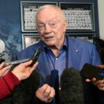 Jerry Jones tvrdí, že Cowboys pracuje s „dosť podstatnými profesiami“