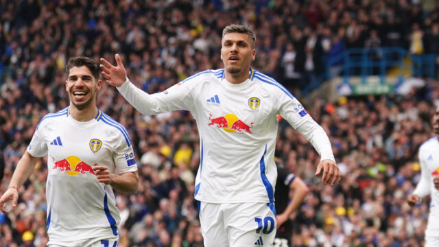 Leeds a Burnley Secure Premier Organization Promo v pozoruhodnom Veľkonočnom pondelok 
