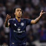Leny Yoro vyjadrila svoju frustráciu po tom, čo Man United pripustil neskorý gól proti Lyonovi