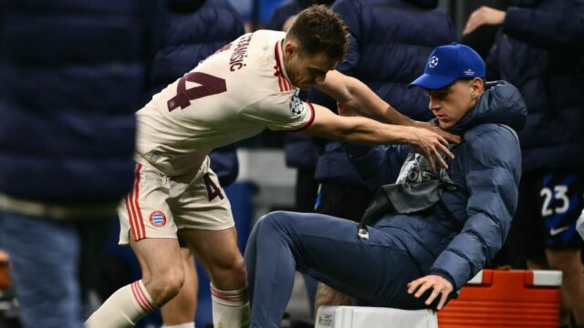 Liga majstrov: Bayern's Josip Stanisic ľutuje, že Ball Boy
