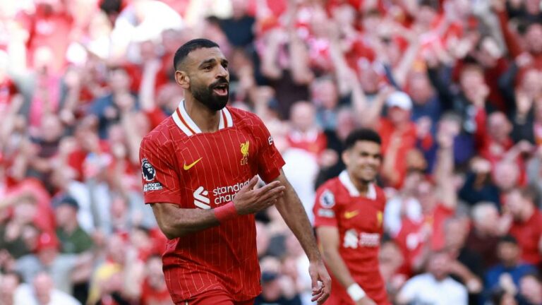 Liverpool vs Tottenham: Live Foto z Premier Organization Suit