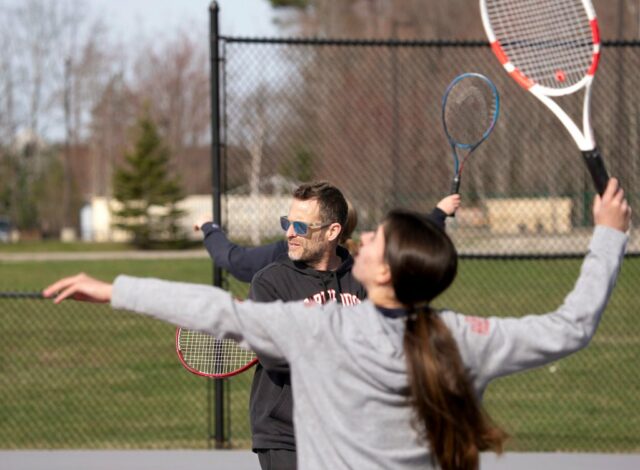 Maine Senior High School Tennis Preseason zvyčajne je stresujúci čas 
