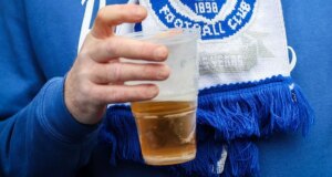 Najvýraznejší koláč britského futbalu a tiež Pint odhalil spolu s Liverpoolom zodpovedným za nočný klub šampióna 

