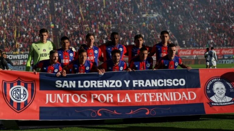 Obľúbený futbalový klub pápeža Františka, San Lorenzo, vzdáva hold po smrti | Futbalové informácie