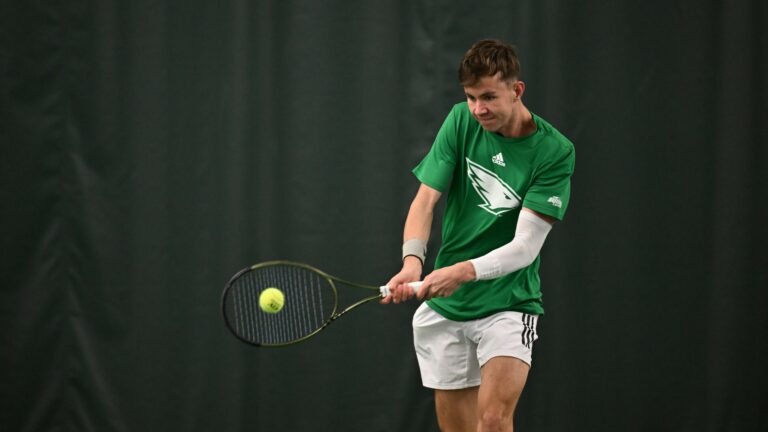 Po zmene lopty Snafu a miesta miesta konania, Denver porazil UND, aby vyhral Summit Tennis titul – Grand Forks Herald