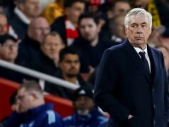 Carlo Ancelotti karhá Viniciusa Juniora za reakciu na Xabiho Alonsa Real Madrid Manager Carlo Ancelotti reaguje na porážku Arsenalu