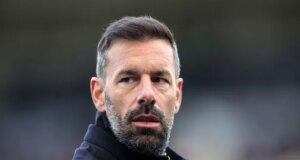 Ruud Van Nistelrooy sa stretáva s veľmi ľahkou voľbou Leicester, pretože najhoršie starosti symbolu Guy Utd sa stanú realitou 
