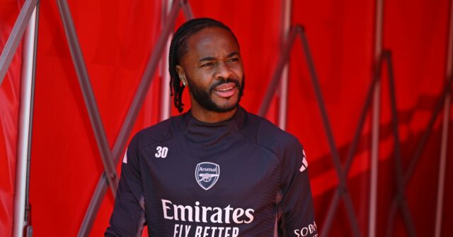 Ryan Reynolds informoval, čo by určite potreboval, aby poskytol Raheem Sterling, ako Winger odporučil pád 
