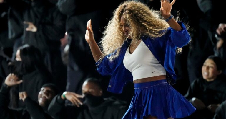 Serena Williamsová popiera Drakeho počas Super Bowl