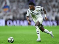 Bomba Realu Madrid: Vinícius Jr. využíva manažéra Alonsa ako dôvod nepodpísať novú zmluvu Sledujte: Vinícius Jr. Swaps Jerseys s hviezdou Arsenal po porážke UCL