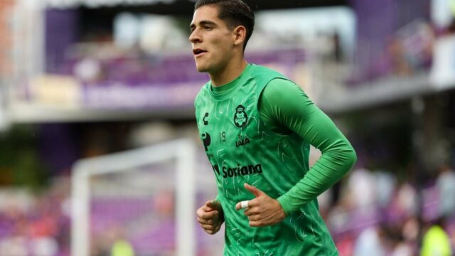 Sporting KC Získajte mexický f santiago munoz 
