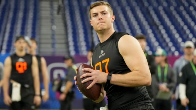 Steelers, čakajúci na Aarona Rodgersa, vyberte určite Howard v NFL Draft 
