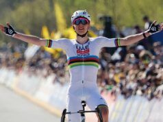 Tadej Pogacar spláca na Mathieu vozidlo Der Poel spolu s vedúcou exkurziou Flámska Triumph Download app from appStore