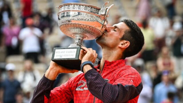 Taliansky stiahnutie z Novak Djokovic 

