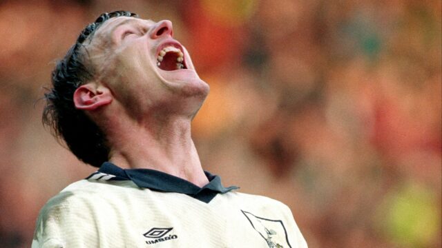 Teddy Sheringham strelil štyri góly v Tottenhamovom FA Cupe v sezóne 1994/95
