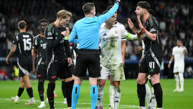 Declan Rice sa považovala za to, že Kyliana Mbappe pritiahla na zem
