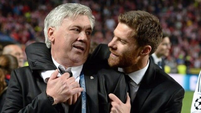 Carlo Ancelotti s Xabi Alonso späť v roku 2014 (x)