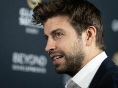 Gerard Pique opäť strieľal na Arbeloa obrovským transparentom Zvuk slznej obrany Gerarda Pique v údajnej korupčnej sonde