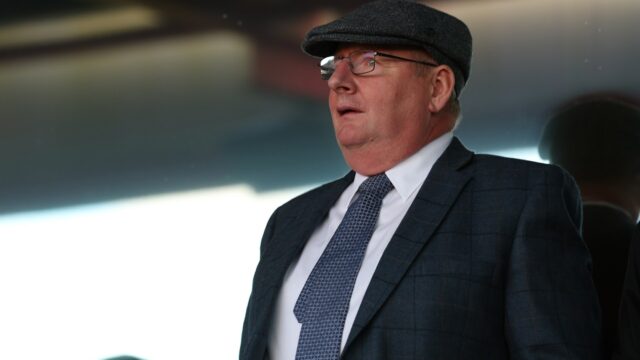 Holt, predseda Accrington Stanley, sa chystá stáť z jeho úlohy