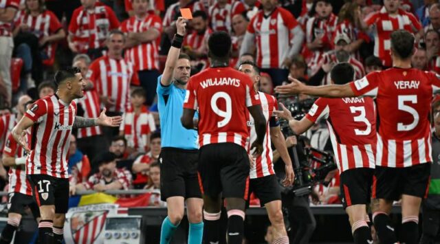 10-mužský atletický klub Sundt porazený Manchesterom United


