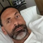Rio Ferdinand à Mlle Arsenal vs PSG Couverture alors que Man Utd Legend partage le lit d'hôpital
